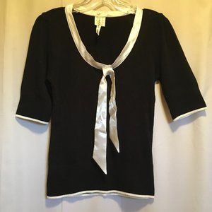 Black & White  Short Sleeve Sweater w/Bow - Medium
